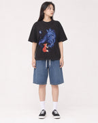Mockup Boxy Heavyweight Tee Black female full-body 01