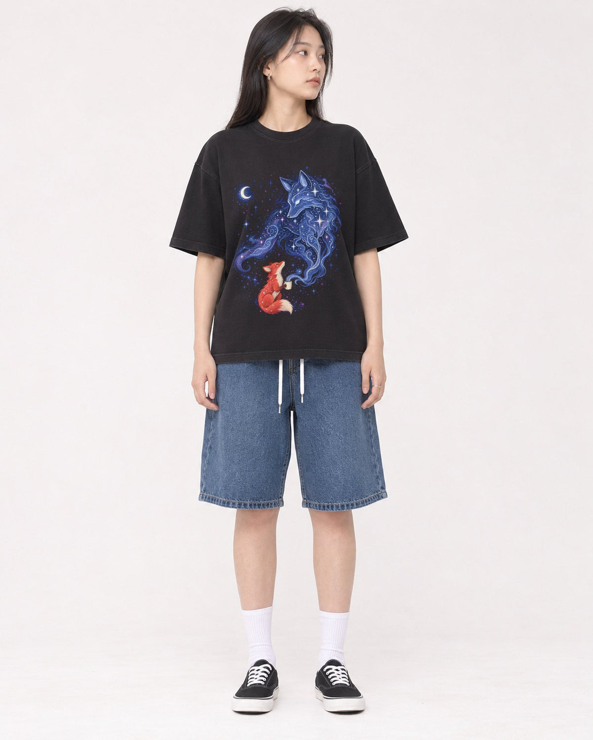 Mockup Boxy Heavyweight Tee Black female full-body 01