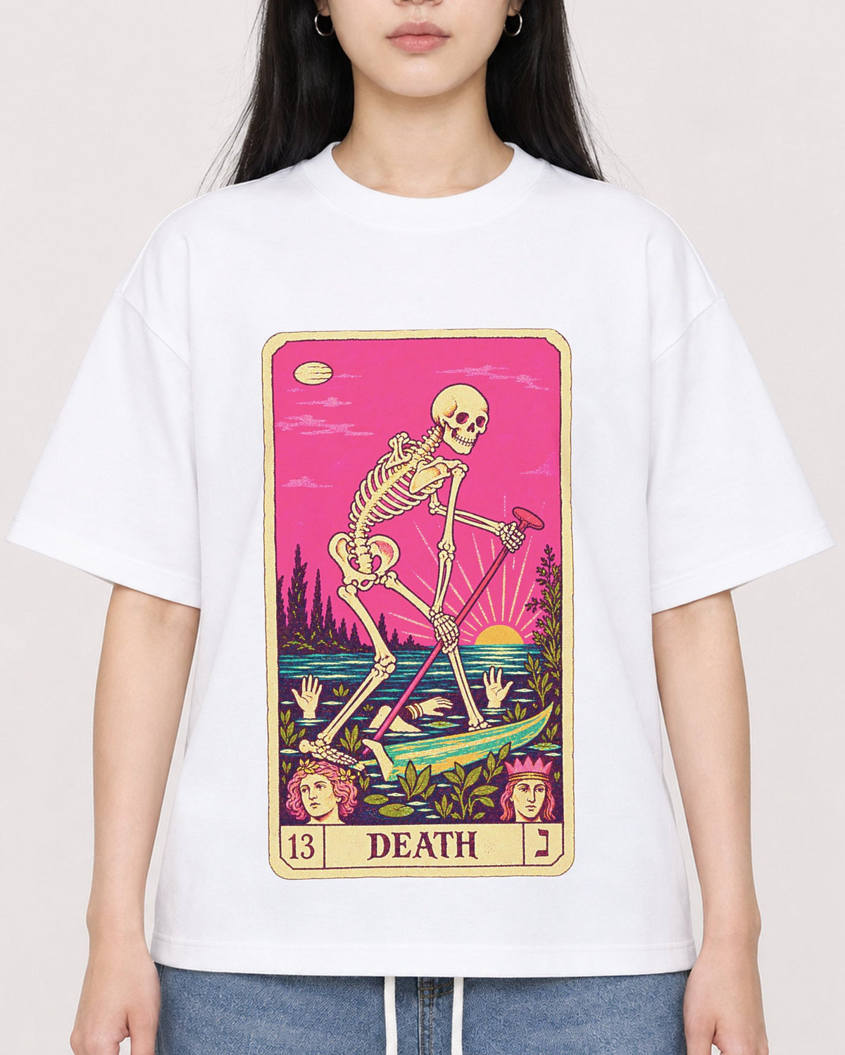 Mockup Boxy Heavyweight Tee White female close-up 01
