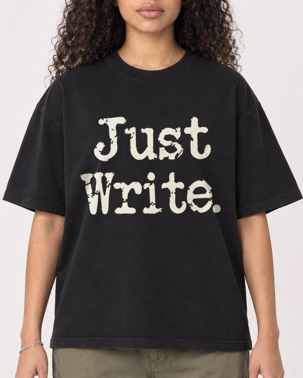 Mockup Boxy Heavyweight Tee Black female close-up 10