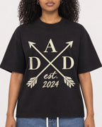 Mockup Boxy Heavyweight Tee Black female close-up 05