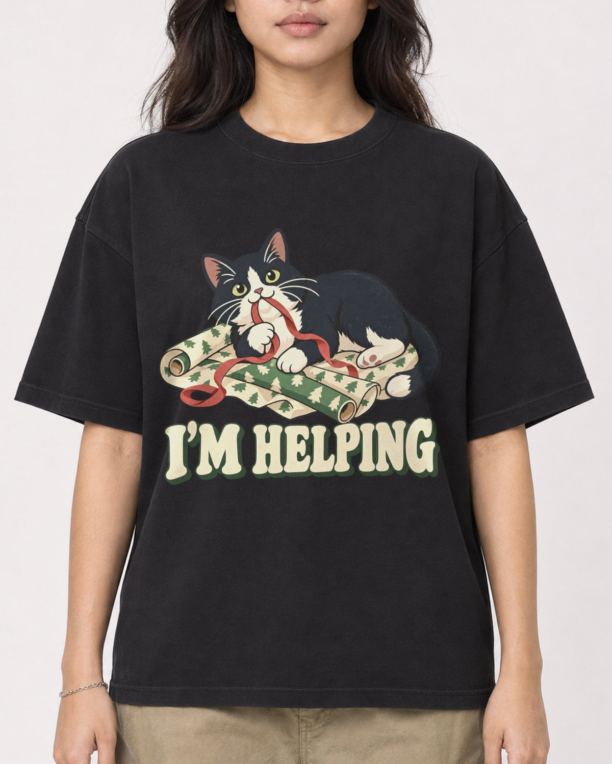 Mockup Boxy Heavyweight Tee Black female close-up 02