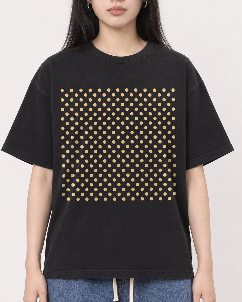 Mockup Boxy Heavyweight Tee Black female close-up 01
