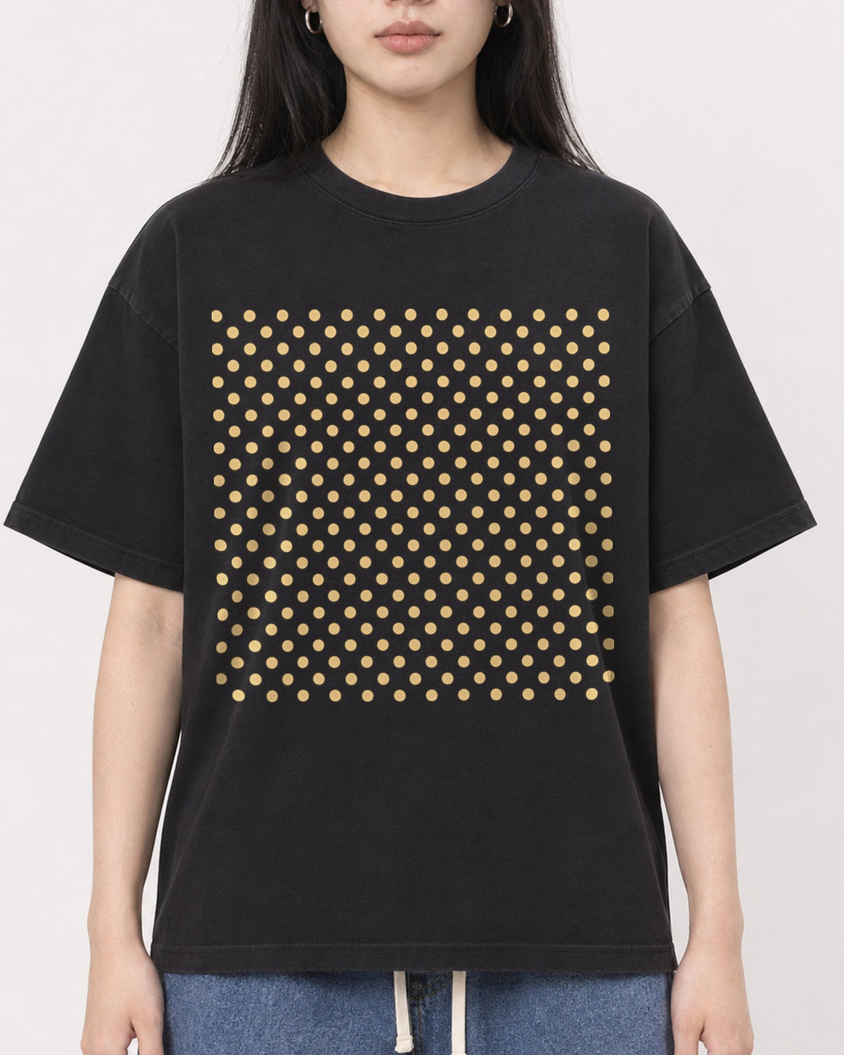 Mockup Boxy Heavyweight Tee Black female close-up 01