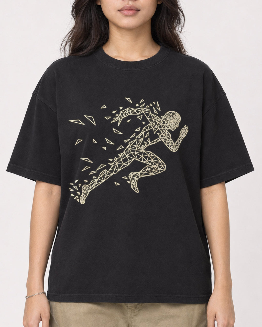 Mockup Boxy Heavyweight Tee Black female close-up 02