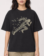 Mockup Boxy Heavyweight Tee Black female close-up 02