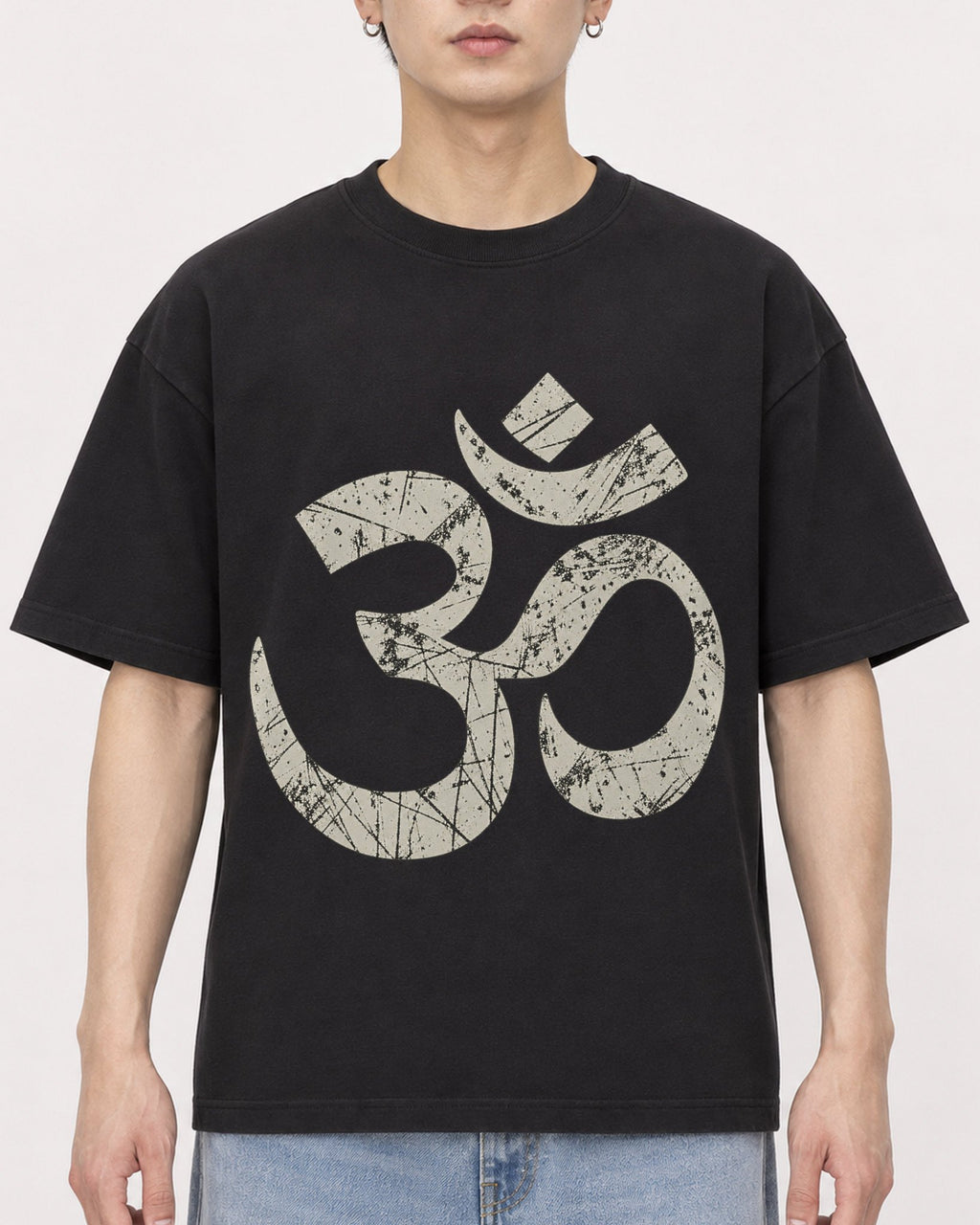 Mockup Boxy Heavyweight Tee Black male close-up 01