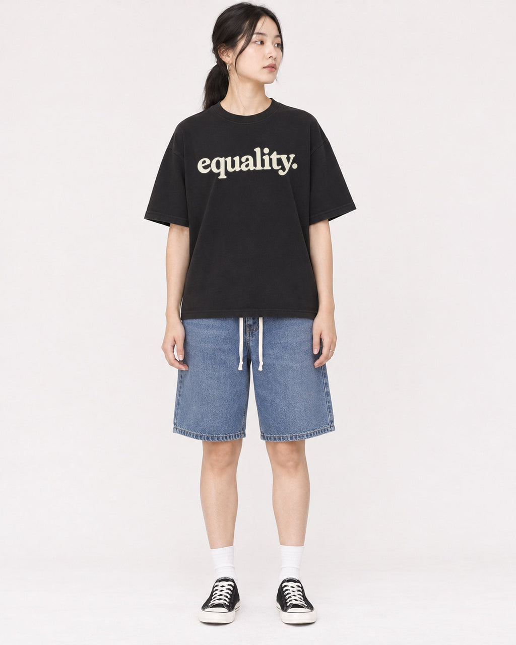 Mockup Boxy Heavyweight Tee Black female full-body 21