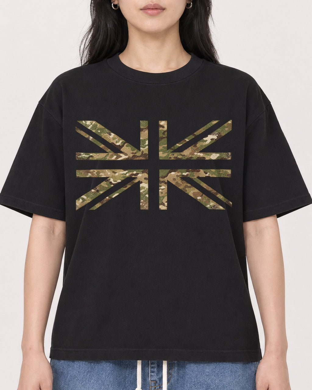 Mockup Boxy Heavyweight Tee Black female close-up 13