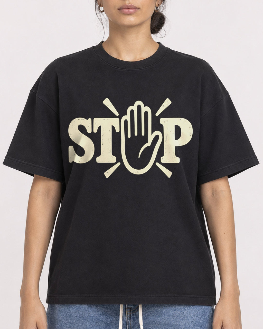 Mockup Boxy Heavyweight Tee Black female close-up 17