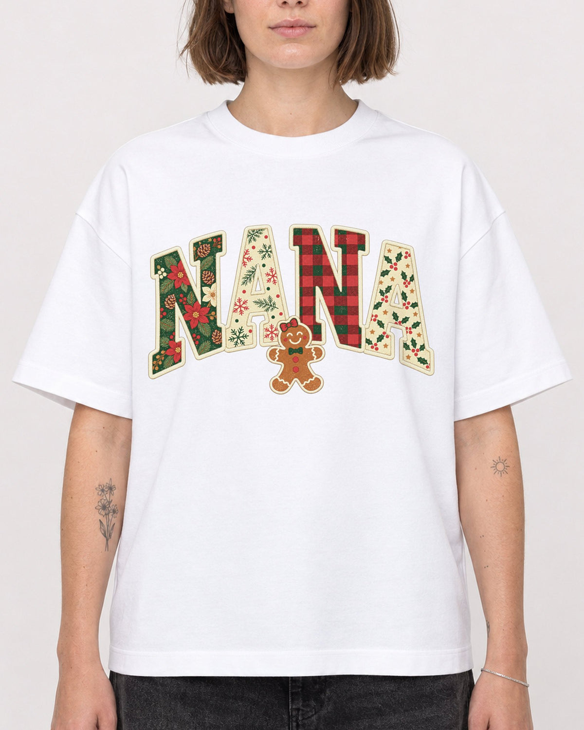 Mockup Boxy Heavyweight Tee White female close-up 18