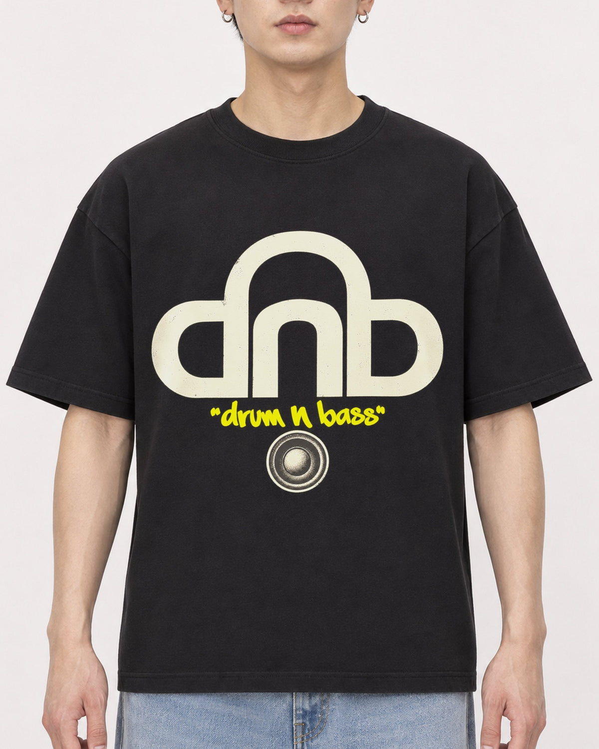 Mockup Boxy Heavyweight Tee Black male close-up 01