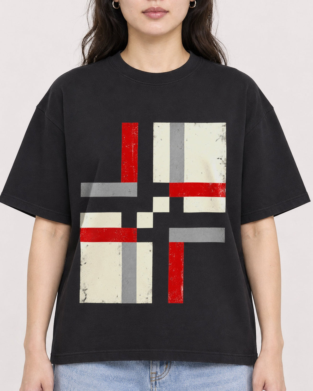 Mockup Boxy Heavyweight Tee Black female close-up 03