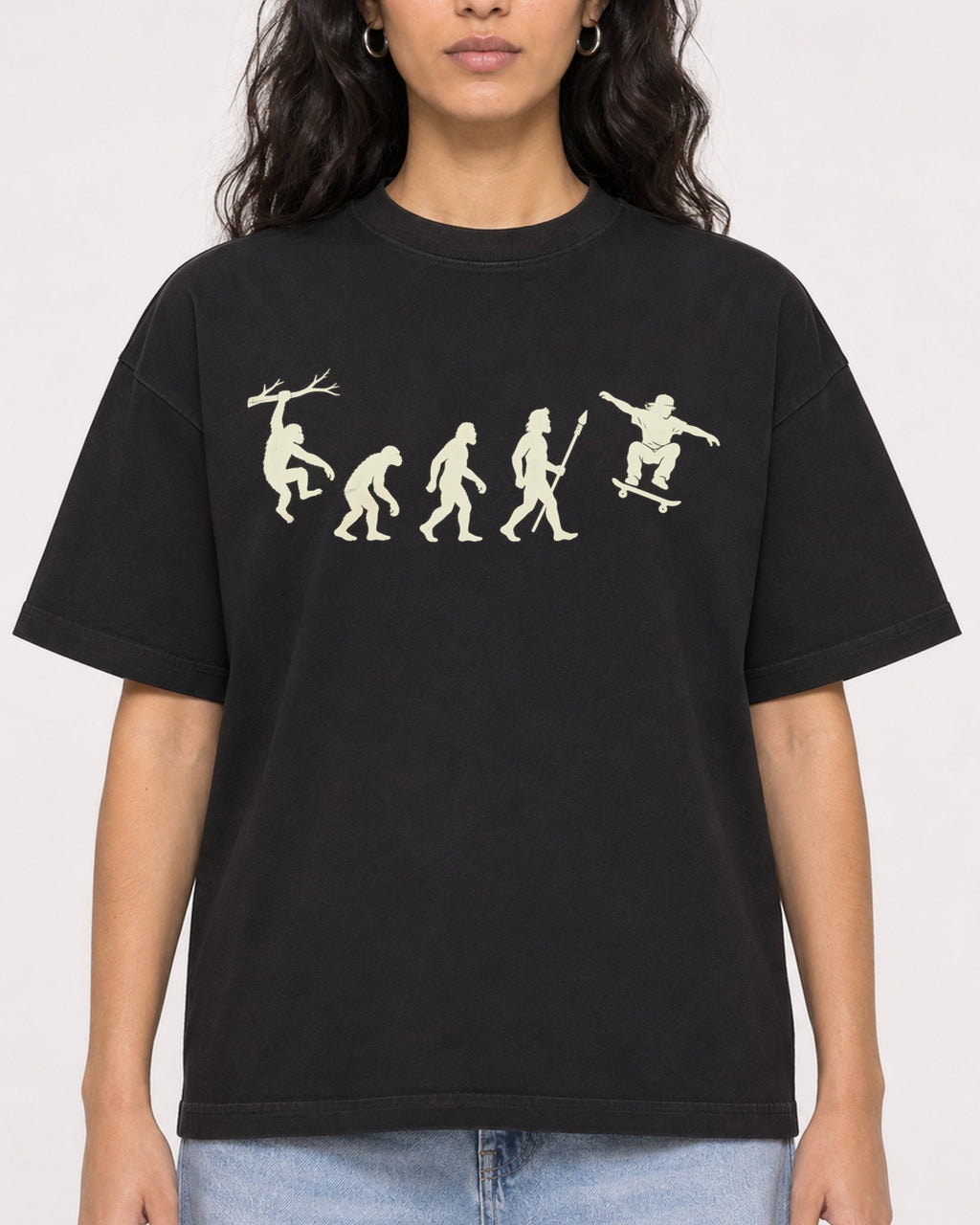 Mockup Boxy Heavyweight Tee Black female close-up 07