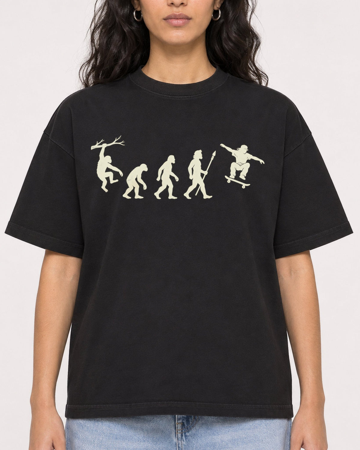 Mockup Boxy Heavyweight Tee Black female close-up 07