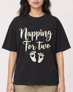 Mockup Boxy Heavyweight Tee Black female close-up 02