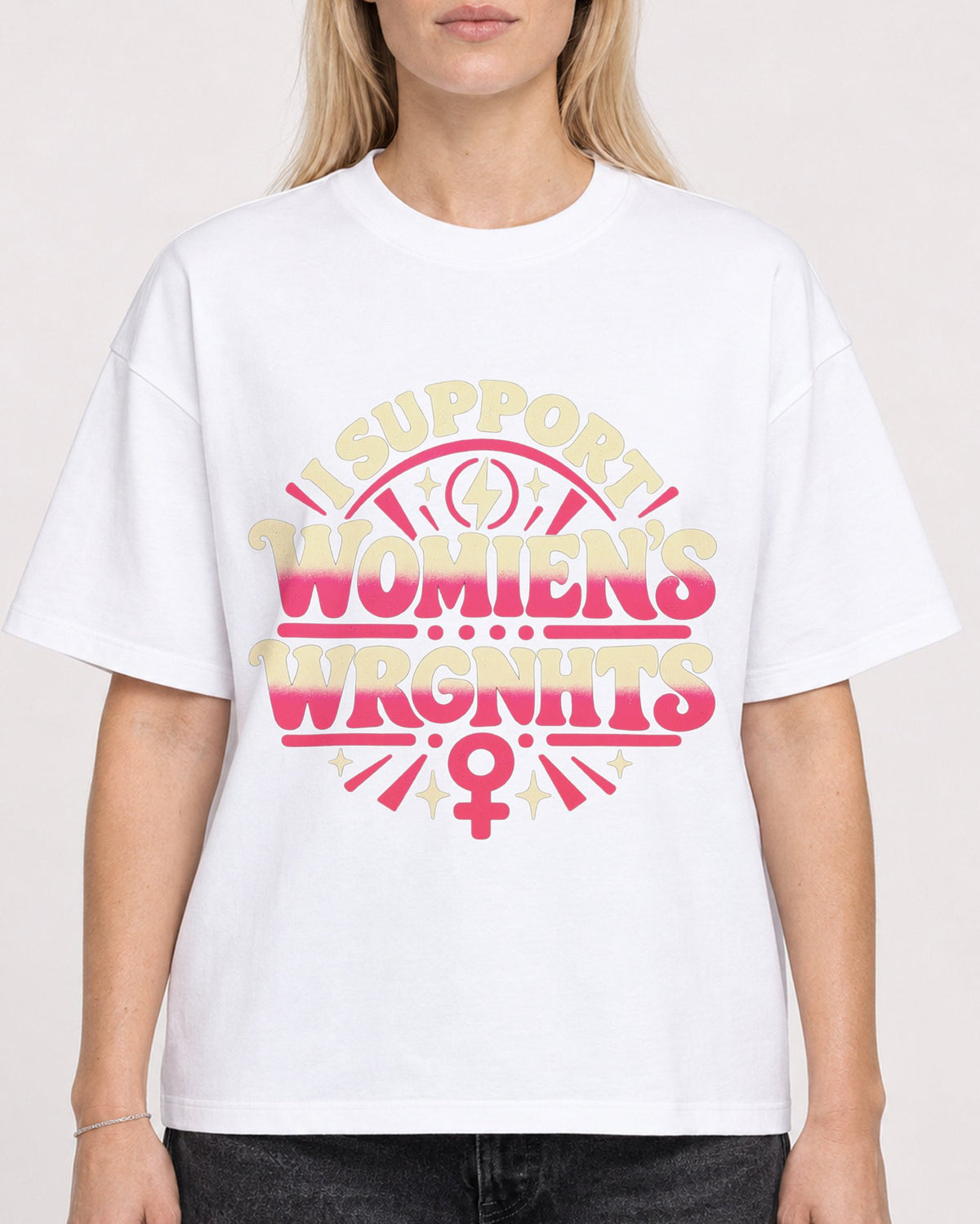 Mockup Boxy Heavyweight Tee White female close-up 08