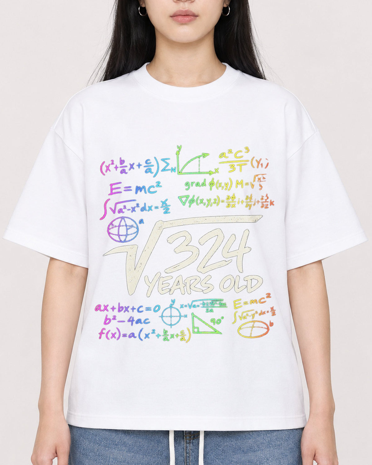 Mockup Boxy Heavyweight Tee White female close-up 01