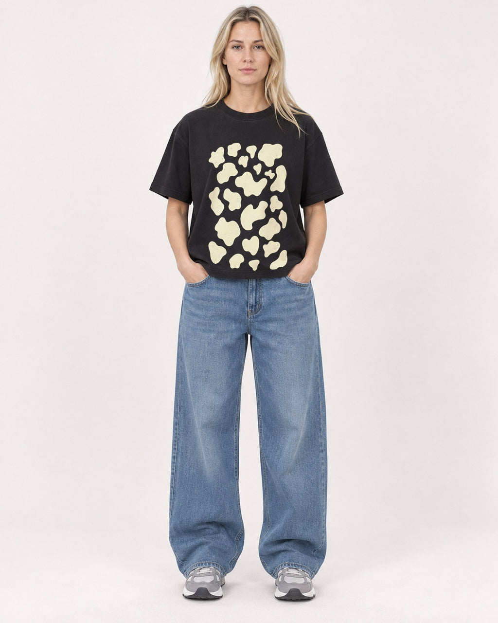 Mockup Boxy Heavyweight Tee Black female full-body 08