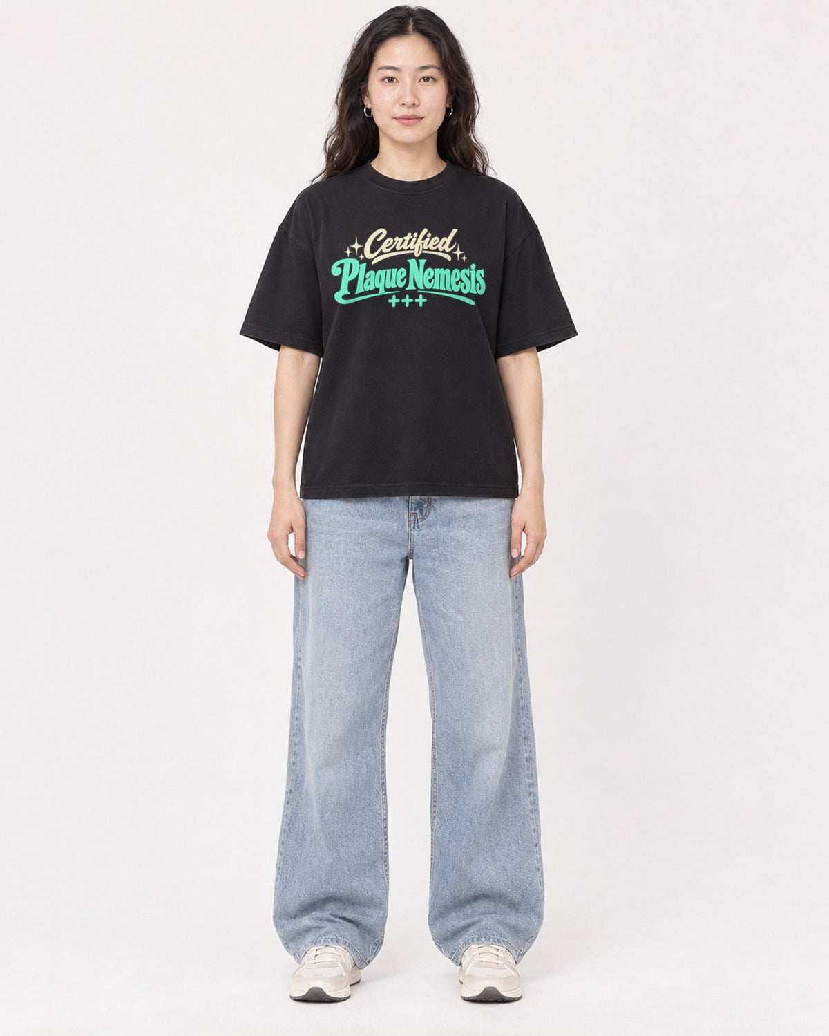 Mockup Boxy Heavyweight Tee Black female full-body 03