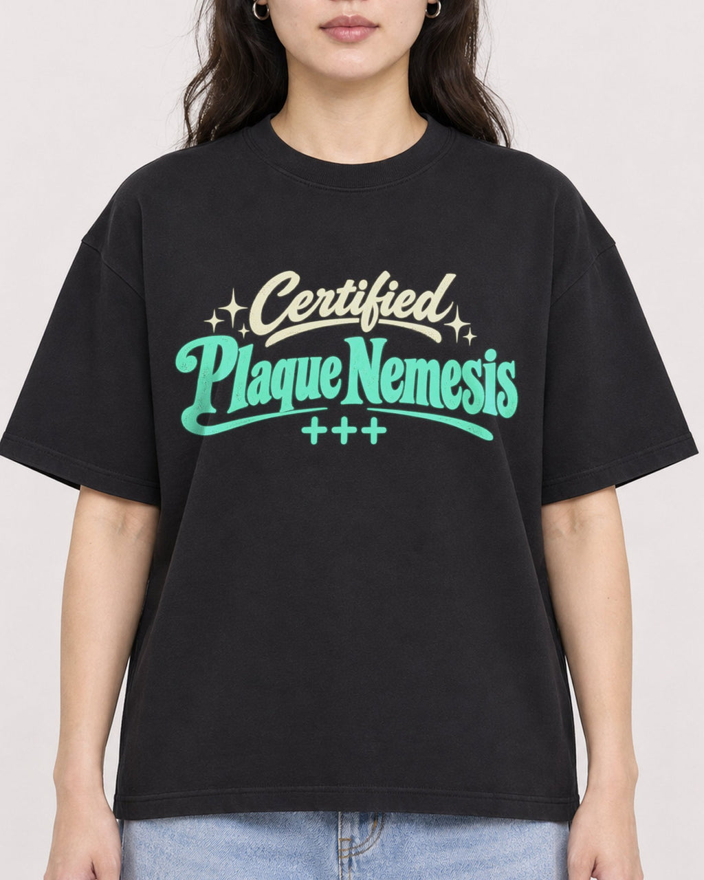 Mockup Boxy Heavyweight Tee Black female close-up 03