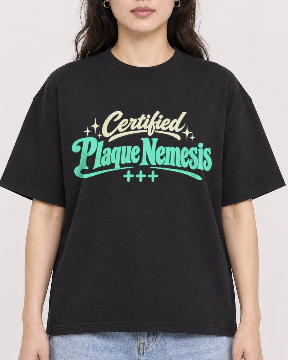 Mockup Boxy Heavyweight Tee Black female close-up 03
