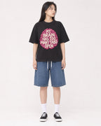 Mockup Boxy Heavyweight Tee Black female full-body 01