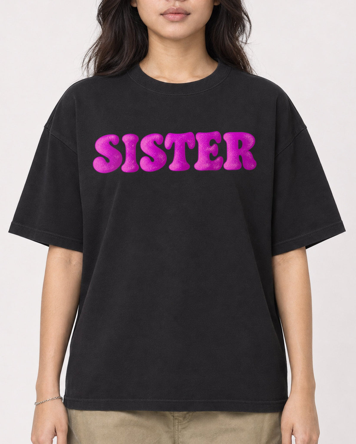 Mockup Boxy Heavyweight Tee Black female close-up 02
