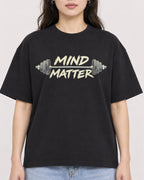 Mockup Boxy Heavyweight Tee Black female close-up 03