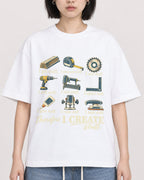 Mockup Boxy Heavyweight Tee White female close-up 11