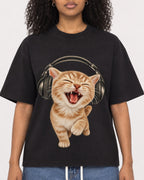 Mockup Boxy Heavyweight Tee Black female close-up 05
