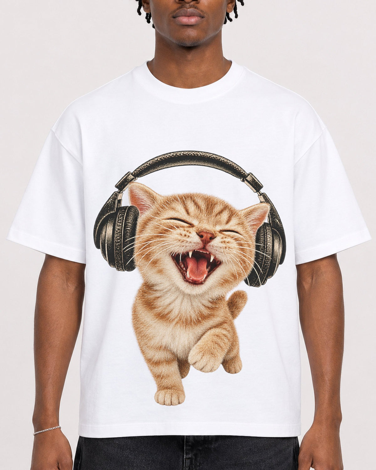 Mockup Boxy Heavyweight Tee White male close-up 05