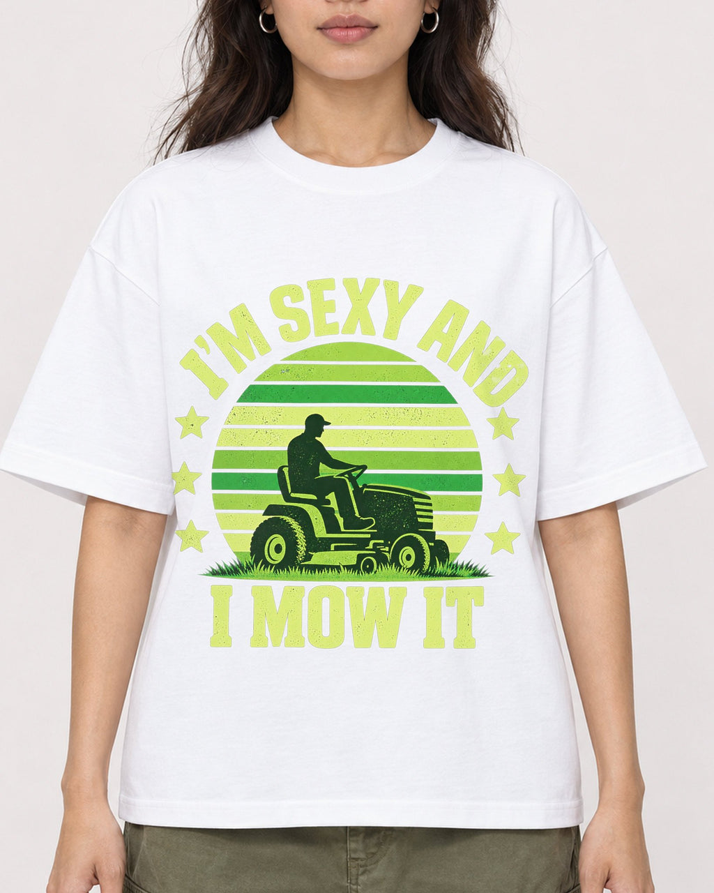 Mockup Boxy Heavyweight Tee White female close-up 02