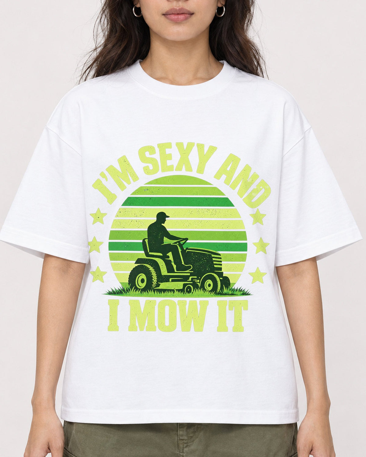 Mockup Boxy Heavyweight Tee White female close-up 02