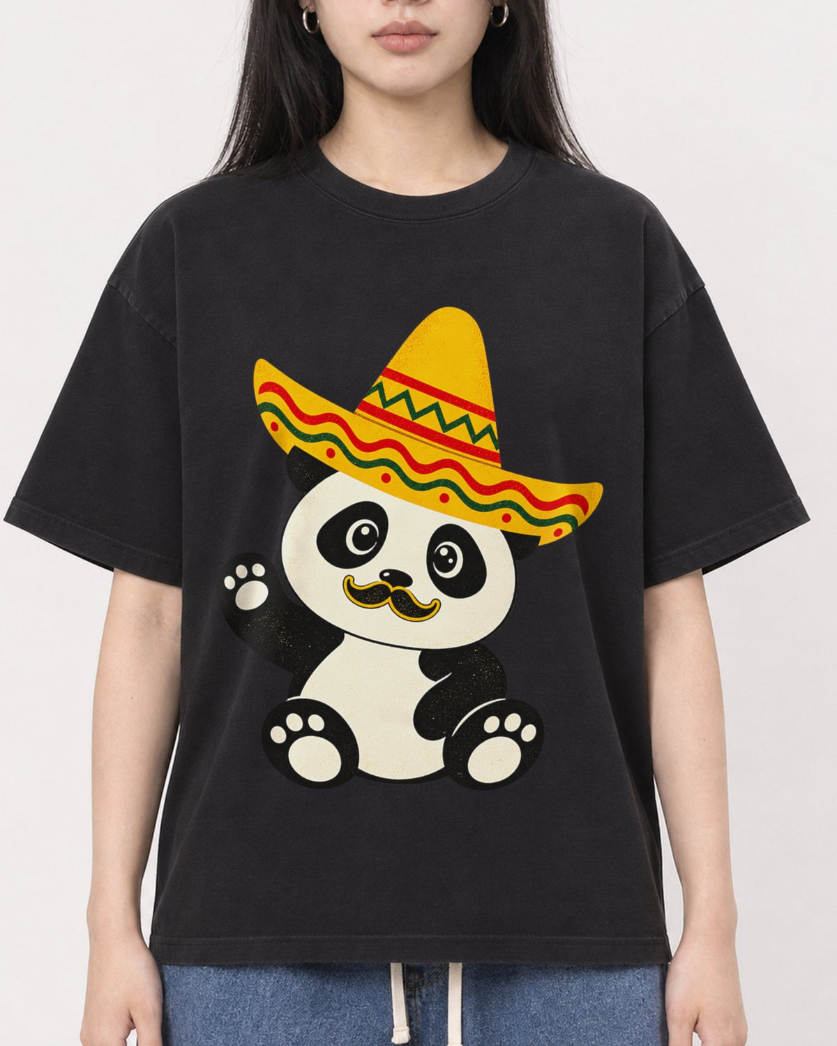 Mockup Boxy Heavyweight Tee Black female close-up 01