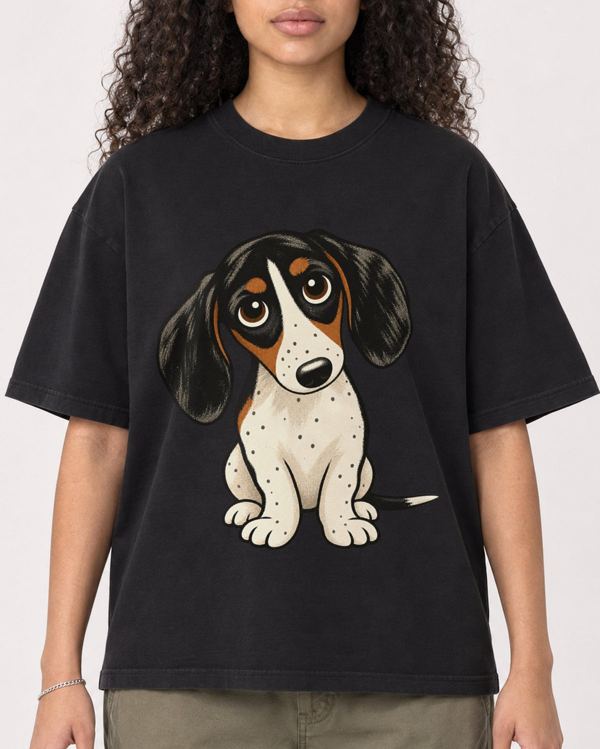 Mockup Boxy Heavyweight Tee Black female close-up 10