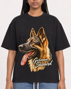 Mockup Boxy Heavyweight Tee Black female close-up 45