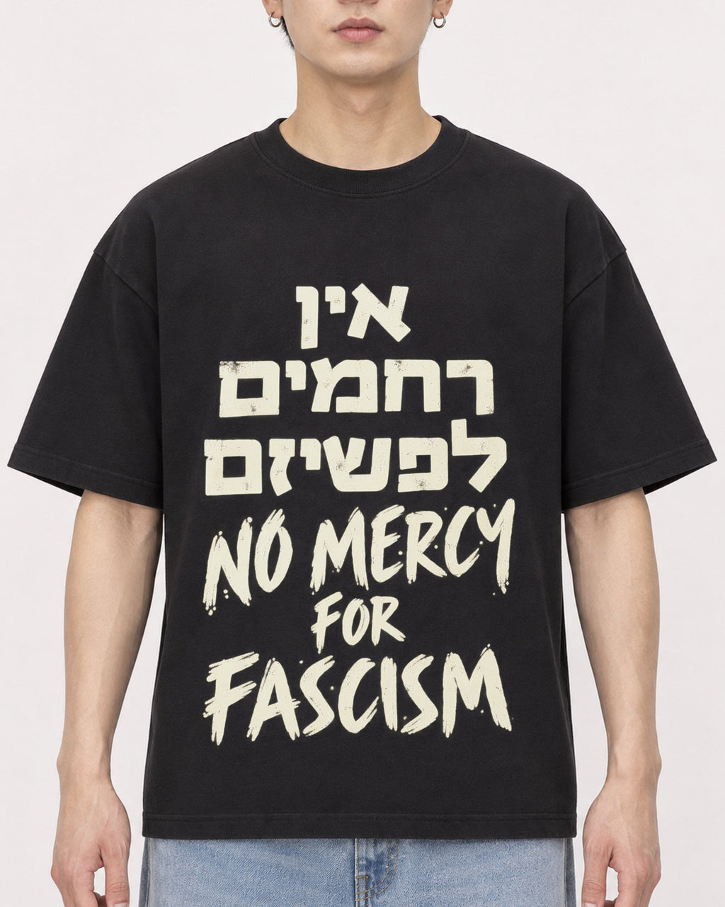 Mockup Boxy Heavyweight Tee Black male close-up 01