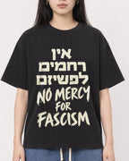 Mockup Boxy Heavyweight Tee Black female close-up 01