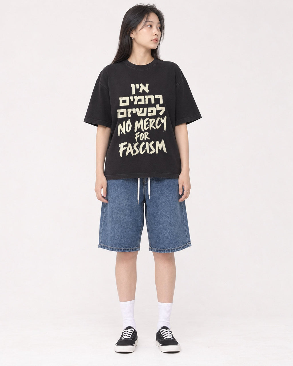 Mockup Boxy Heavyweight Tee Black female full-body 01