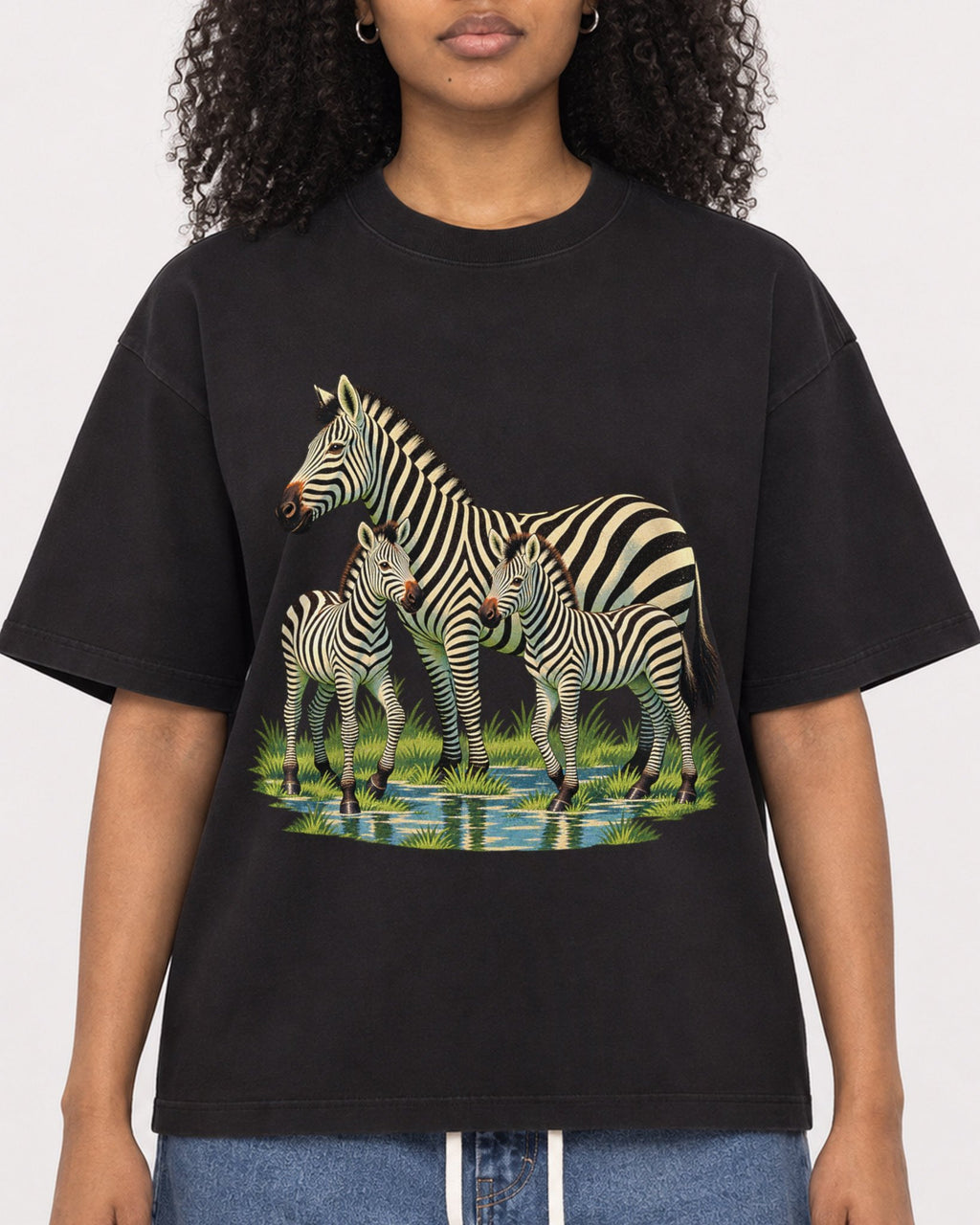 Mockup Boxy Heavyweight Tee Black female close-up 05