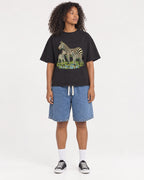 Mockup Boxy Heavyweight Tee Black female full-body 05