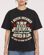 Mockup Boxy Heavyweight Tee Black female close-up 12