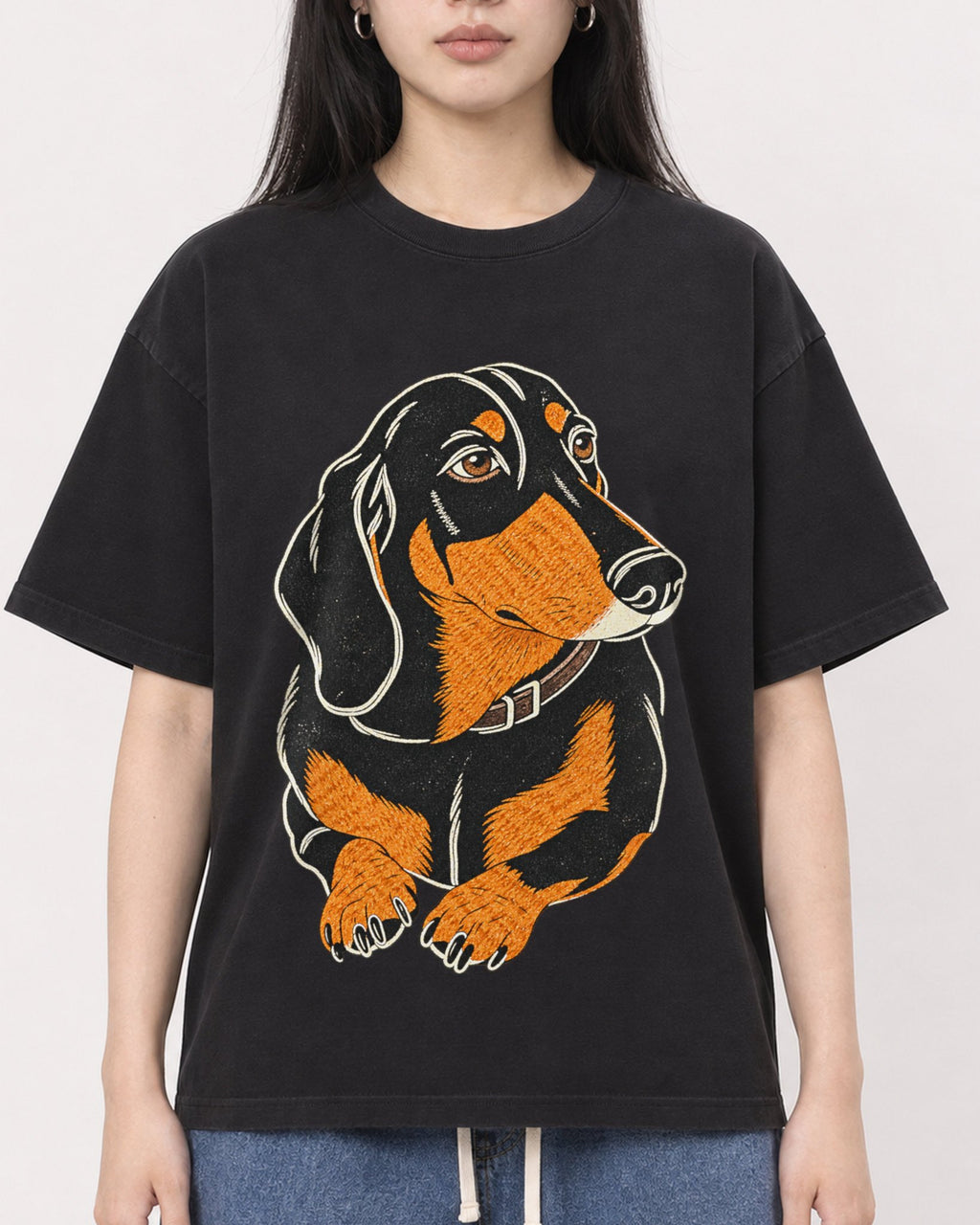 Mockup Boxy Heavyweight Tee Black female close-up 01