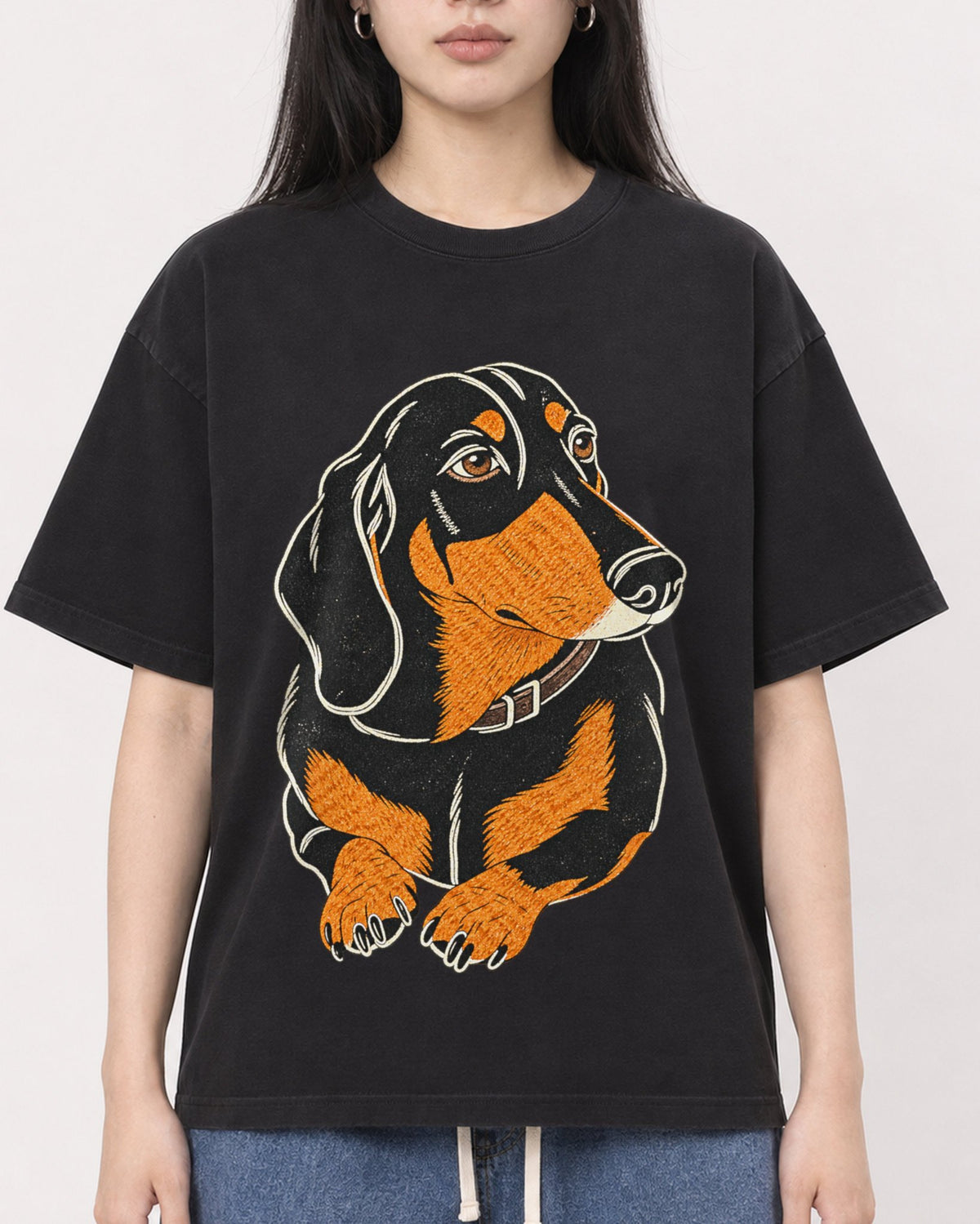 Mockup Boxy Heavyweight Tee Black female close-up 01
