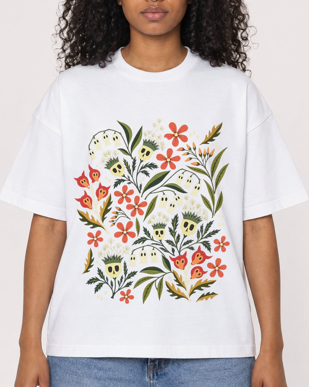 Mockup Boxy Heavyweight Tee White female close-up 05