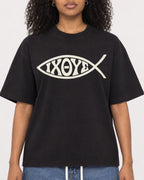 Mockup Boxy Heavyweight Tee Black female close-up 05