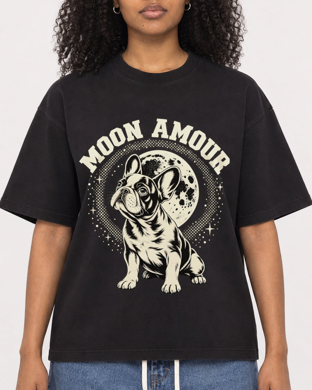 Mockup Boxy Heavyweight Tee Black female close-up 05