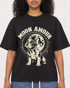 Mockup Boxy Heavyweight Tee Black female close-up 05