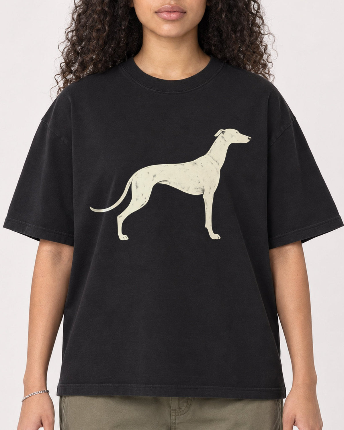 Mockup Boxy Heavyweight Tee Black female close-up 10